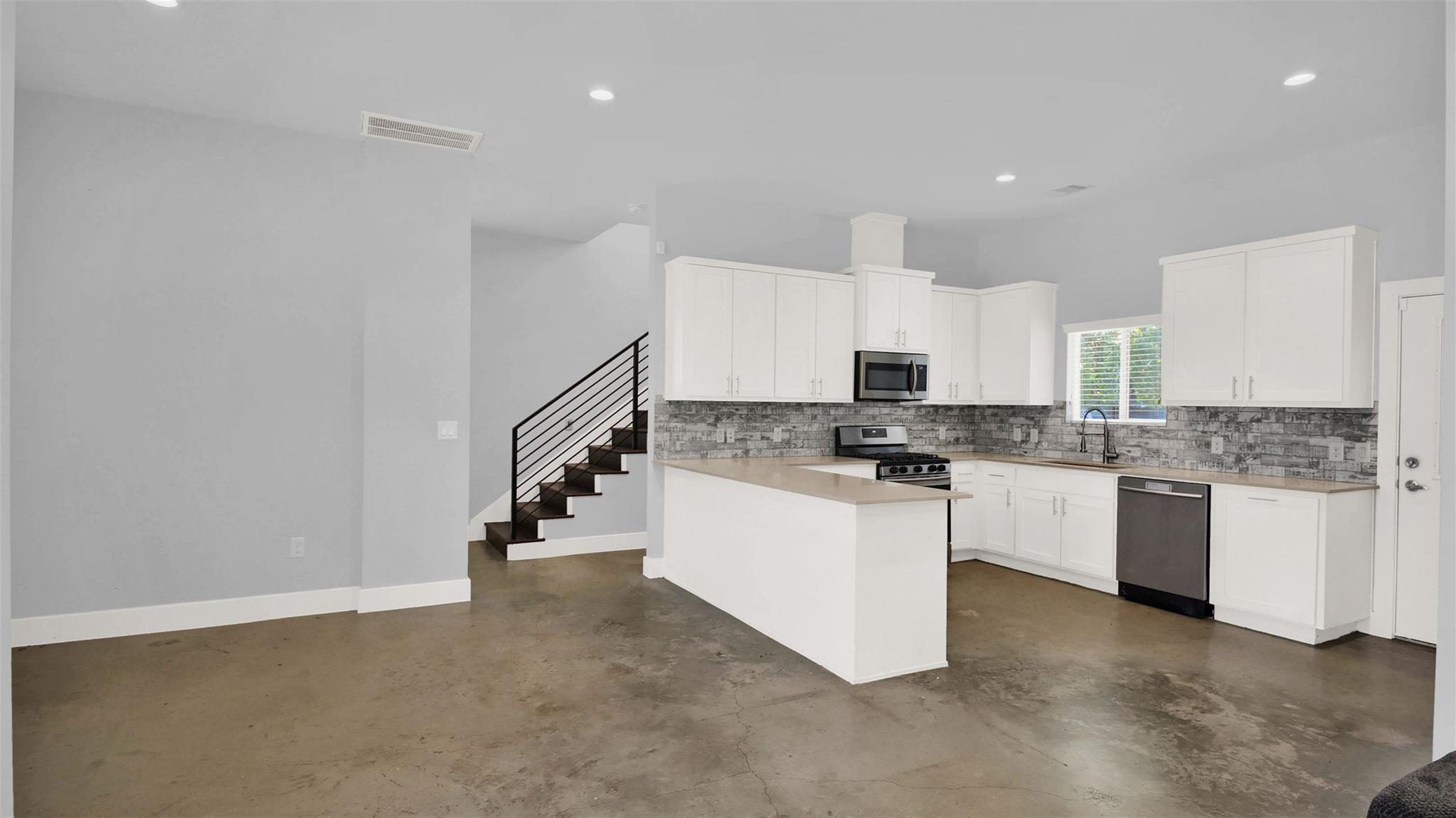 6902 Carver Ave #A — photo 4