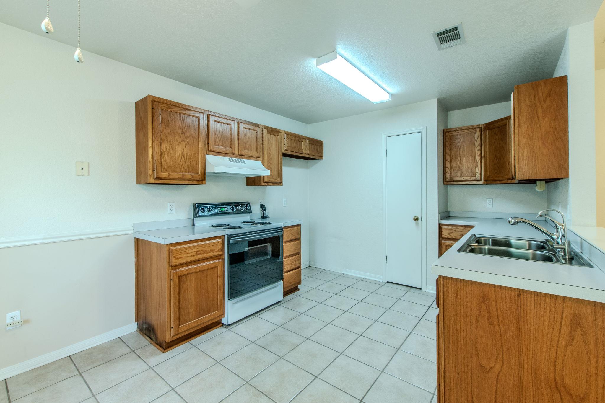 4713 Hartrick Bluff RD — photo 5