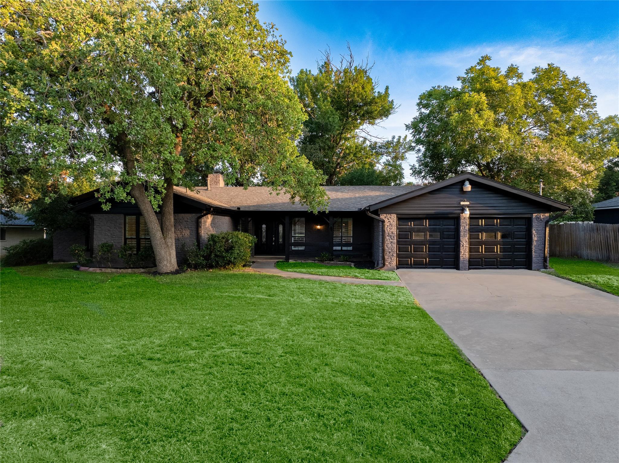 605 Meadowbrook DR — photo 4