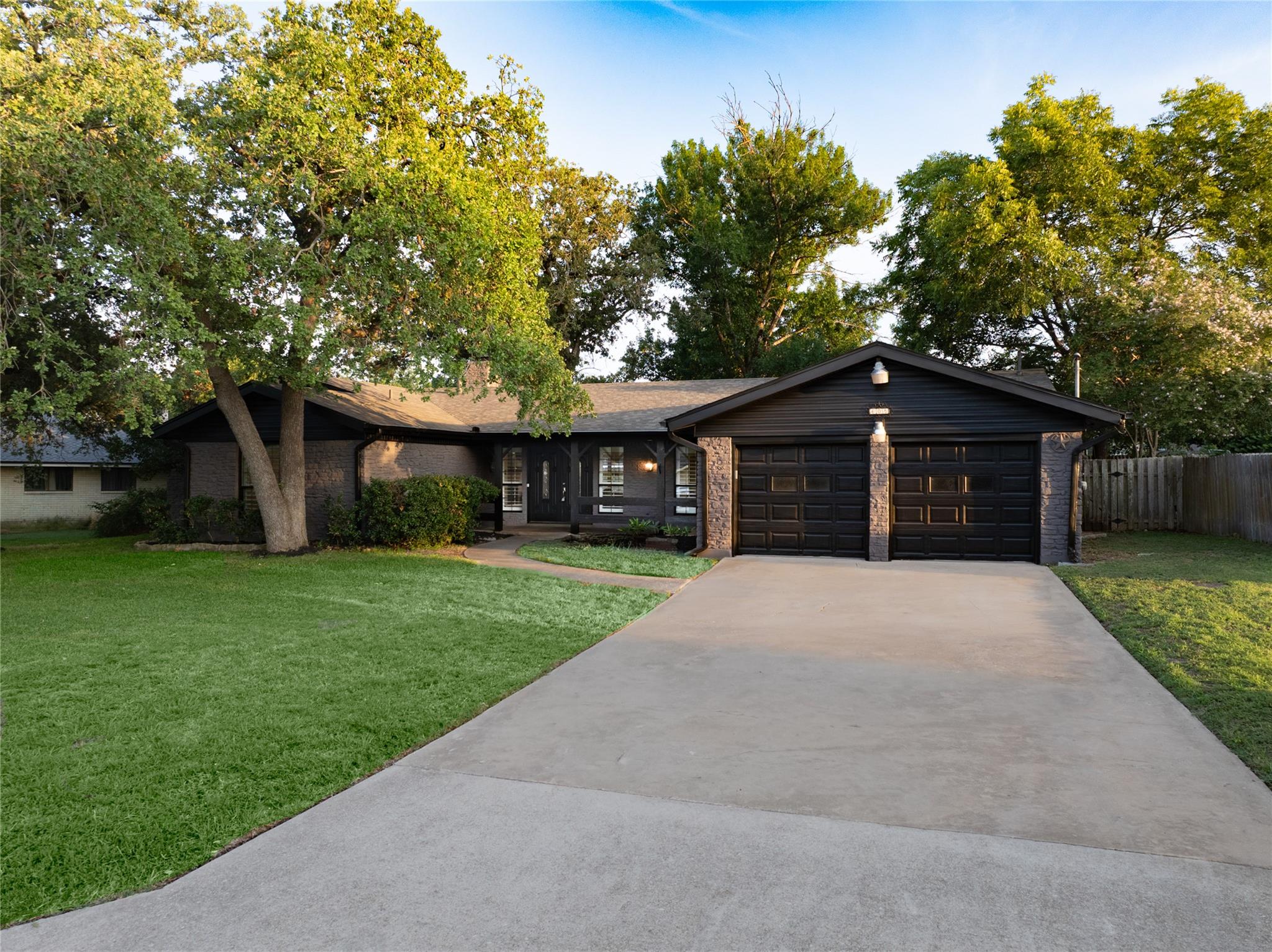 605 Meadowbrook DR — photo 5