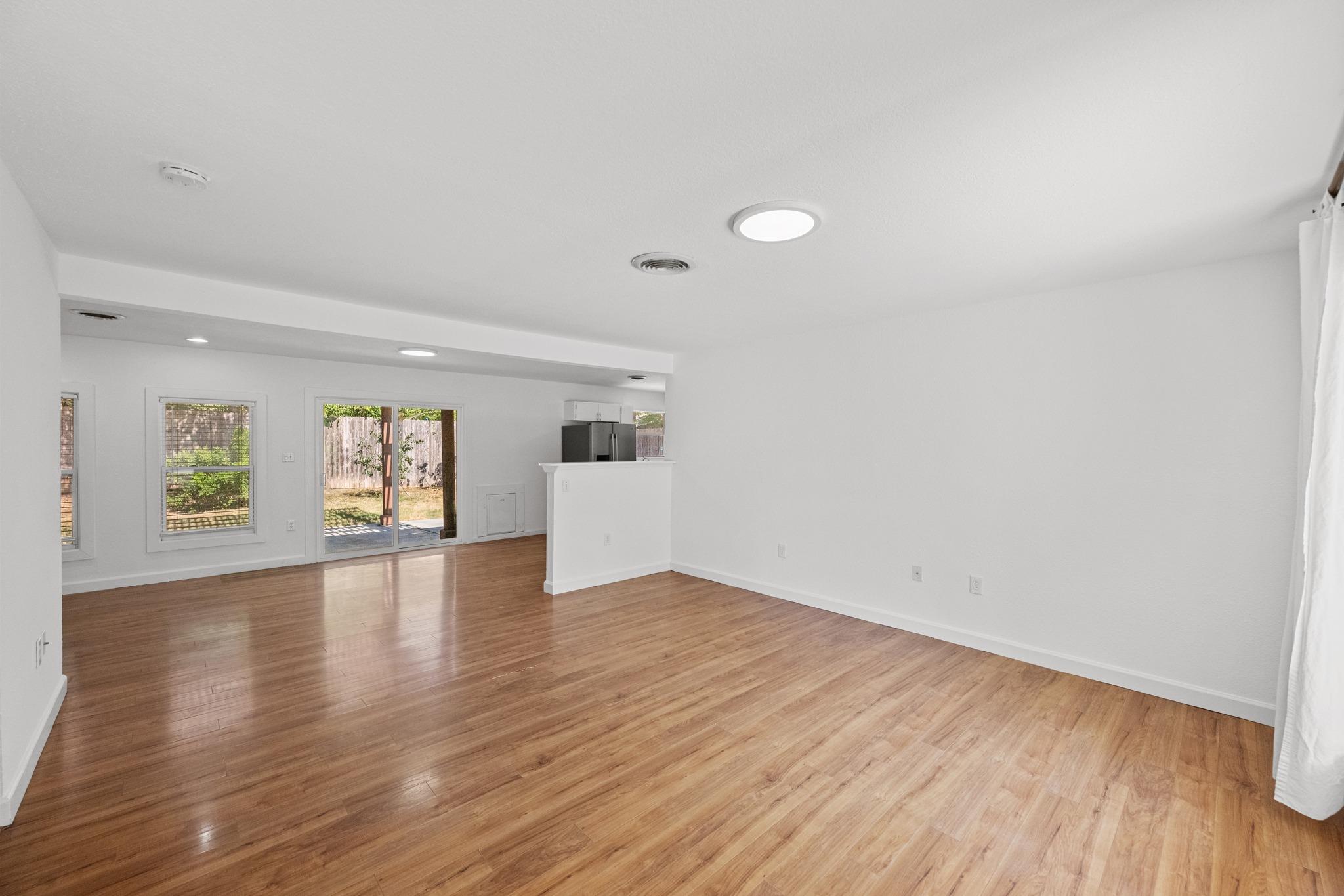 6802 Columbia DR — photo 4