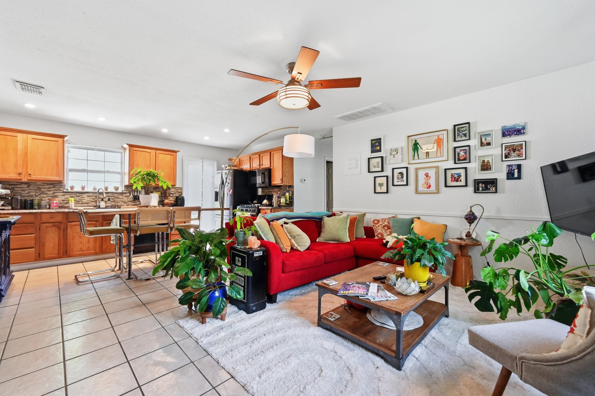 4910 Suburban DR — photo 4