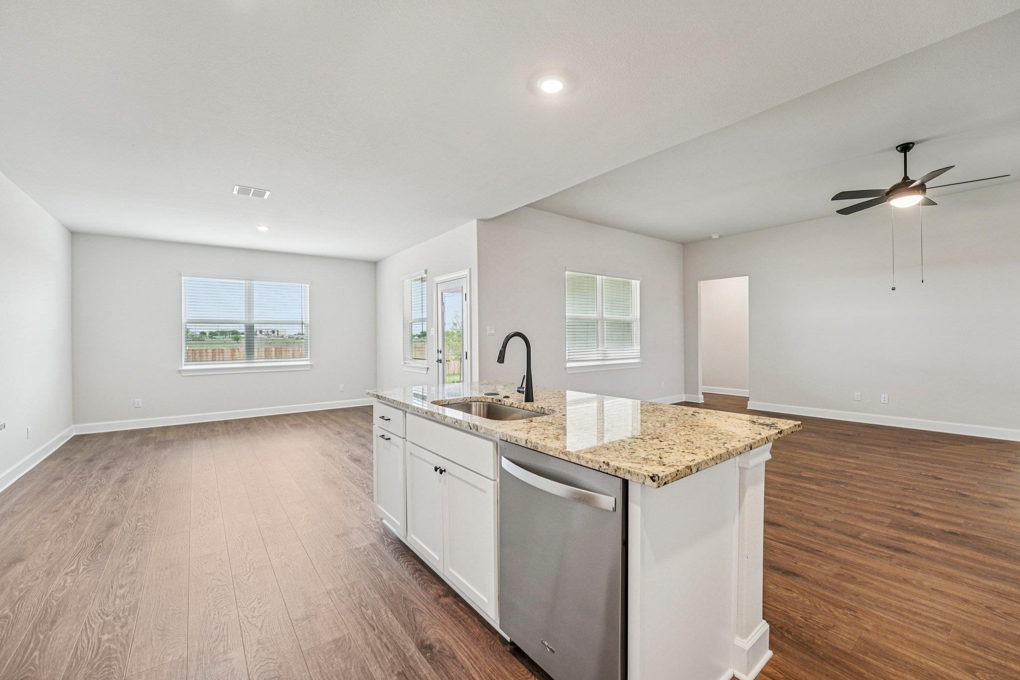 517 Luna Blue LN — photo 3
