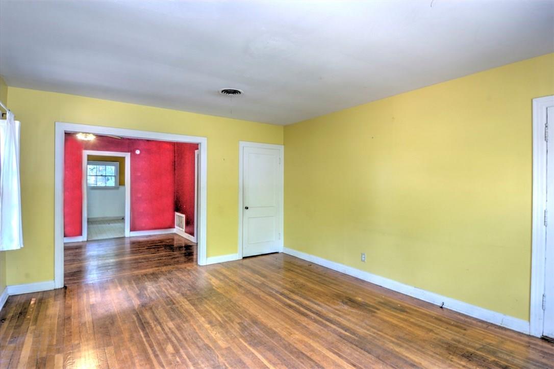 1004 38 1/2 ST — photo 3