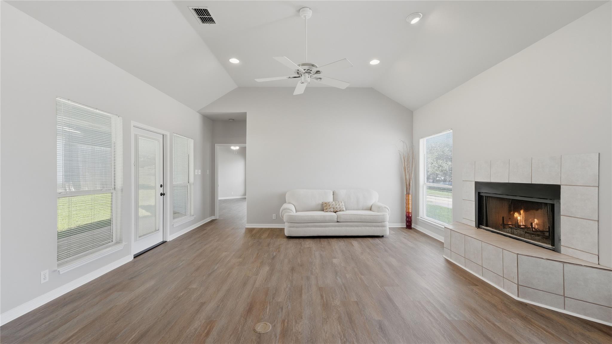703 Lazy Bluff LN — photo 5