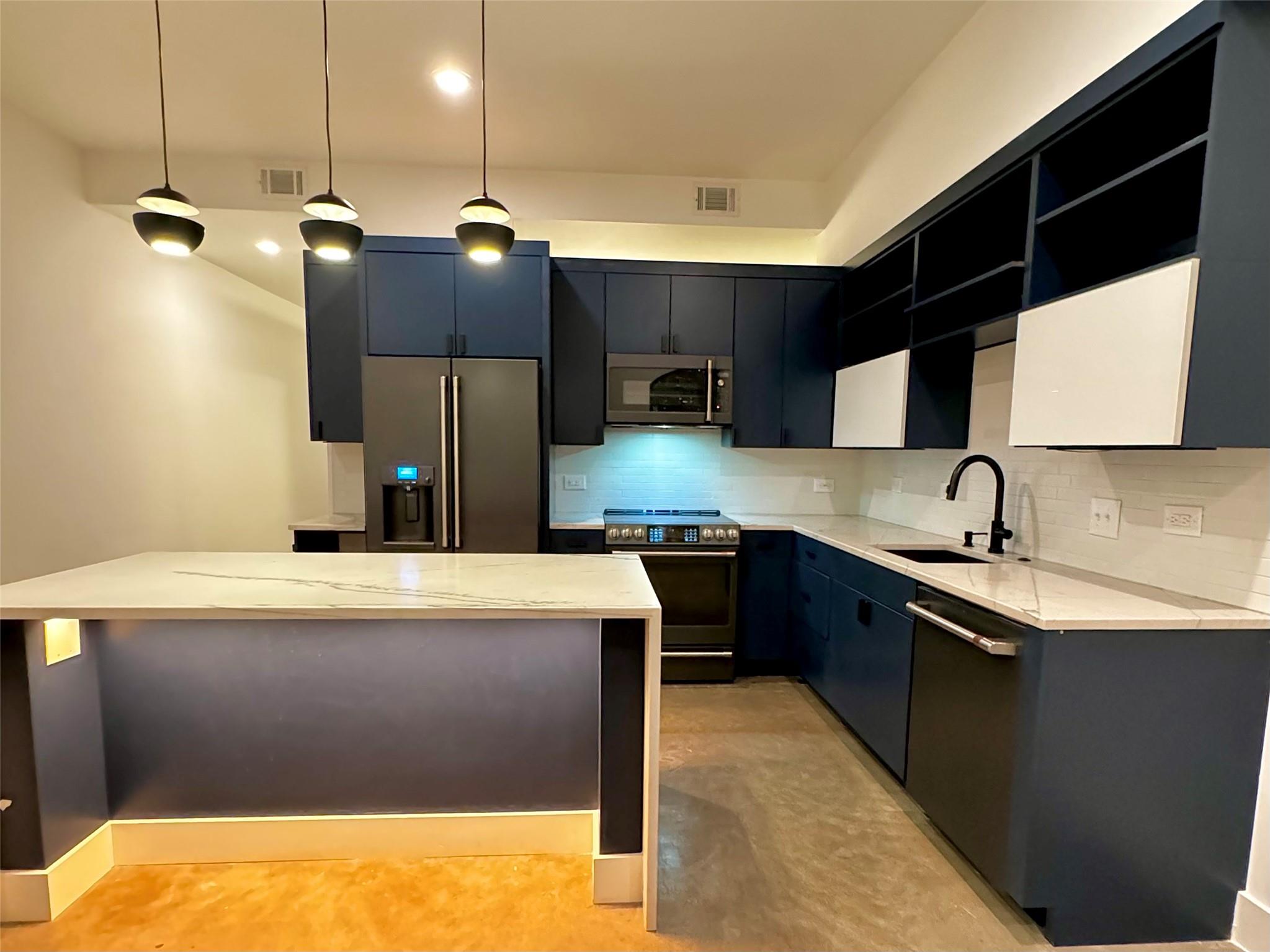 507 Sabine ST #1003 — photo 4