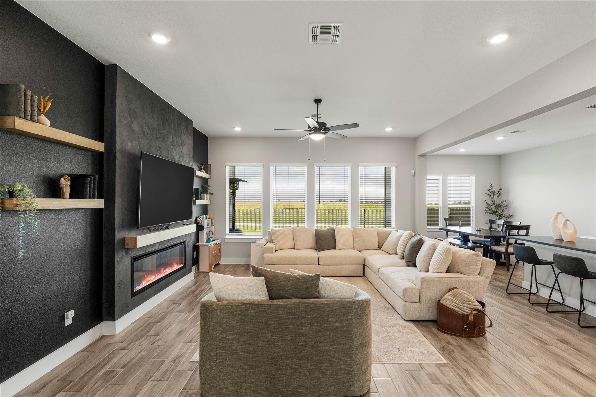 20225 Dustin LN — photo 3