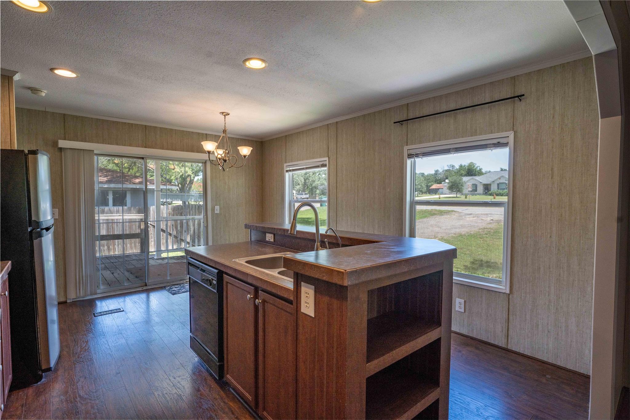 424 Ellinger RD — photo 3