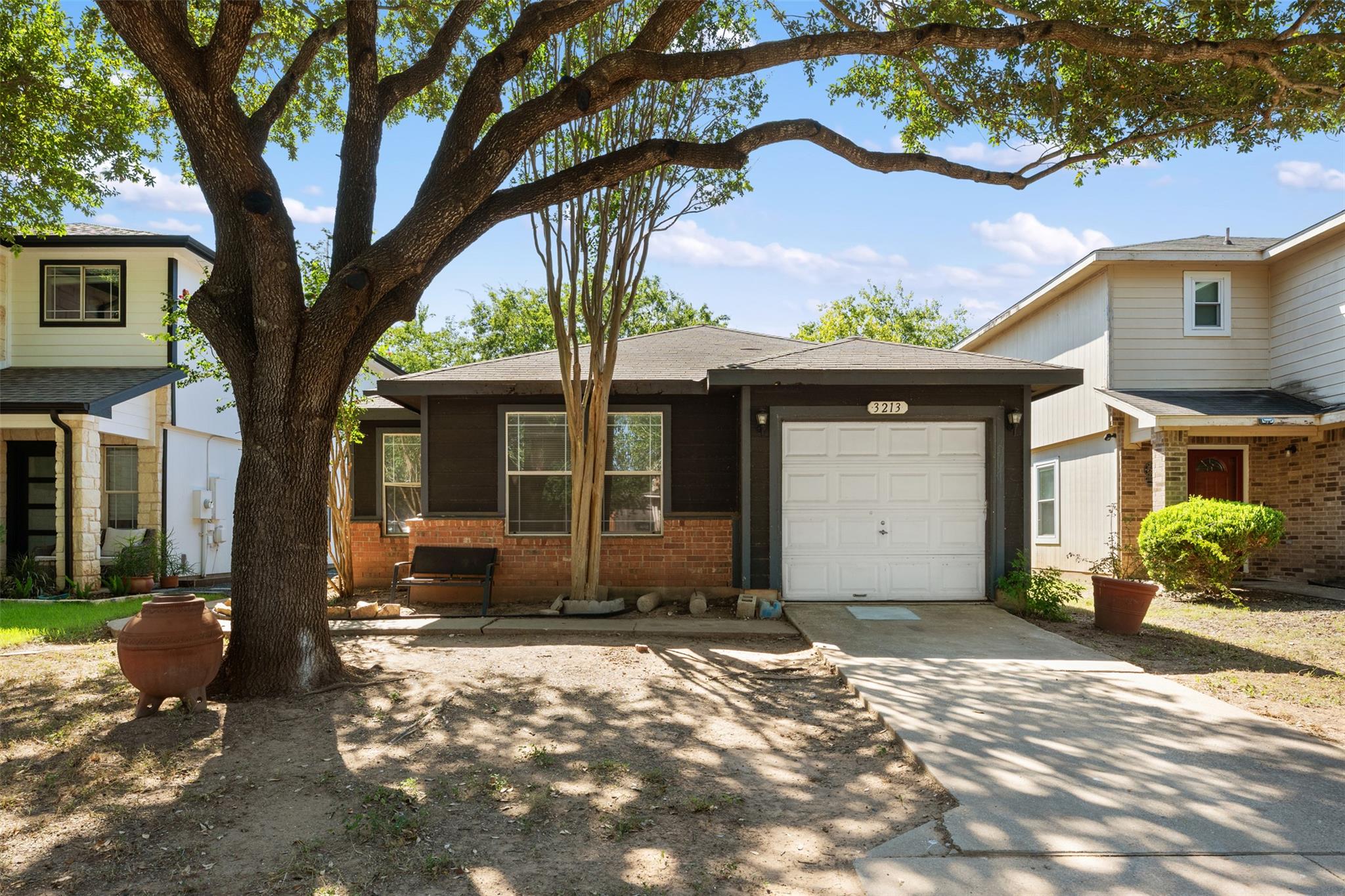 3213 Crownover ST — photo 3