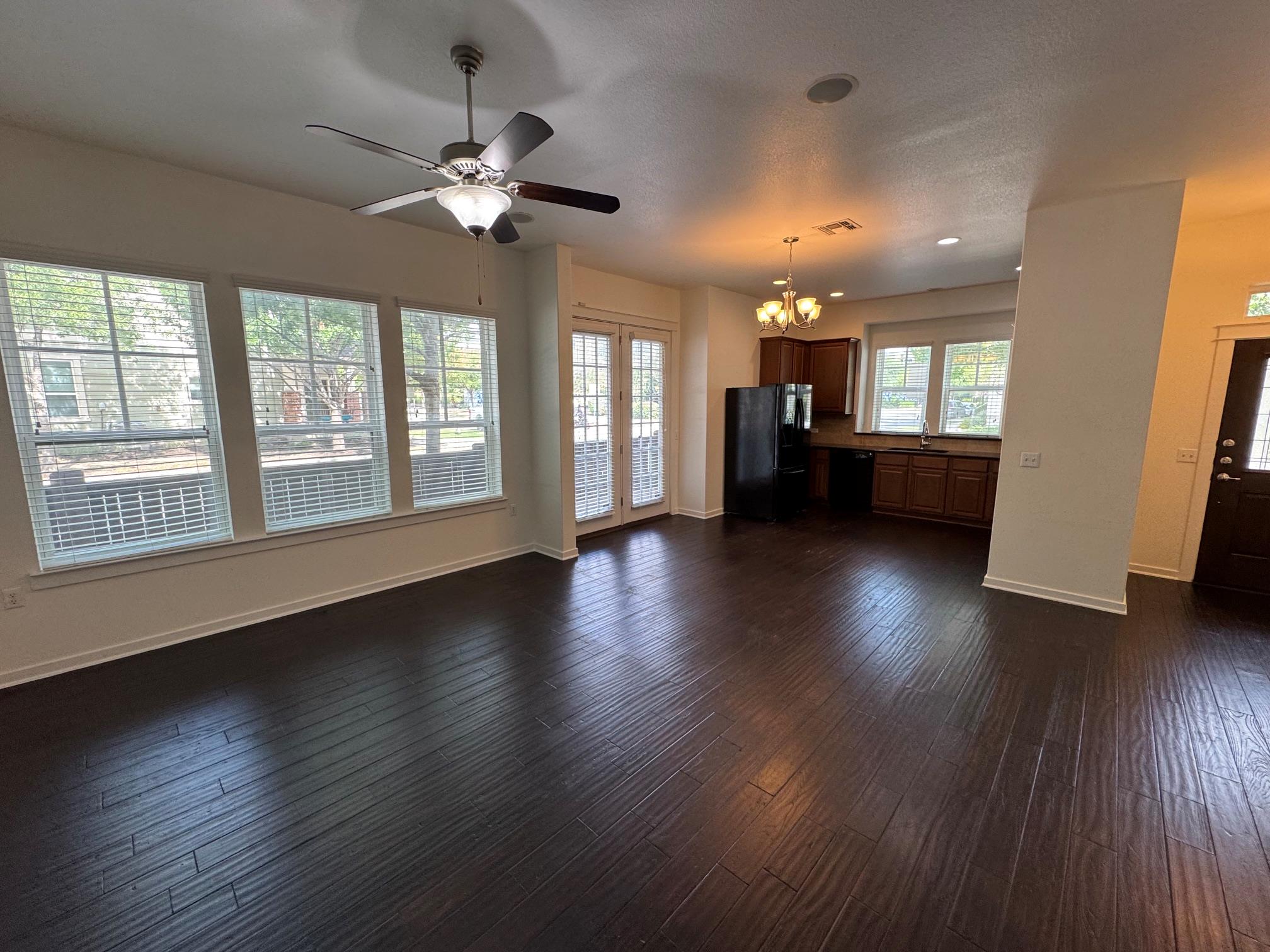 2033 Philomena ST — photo 4