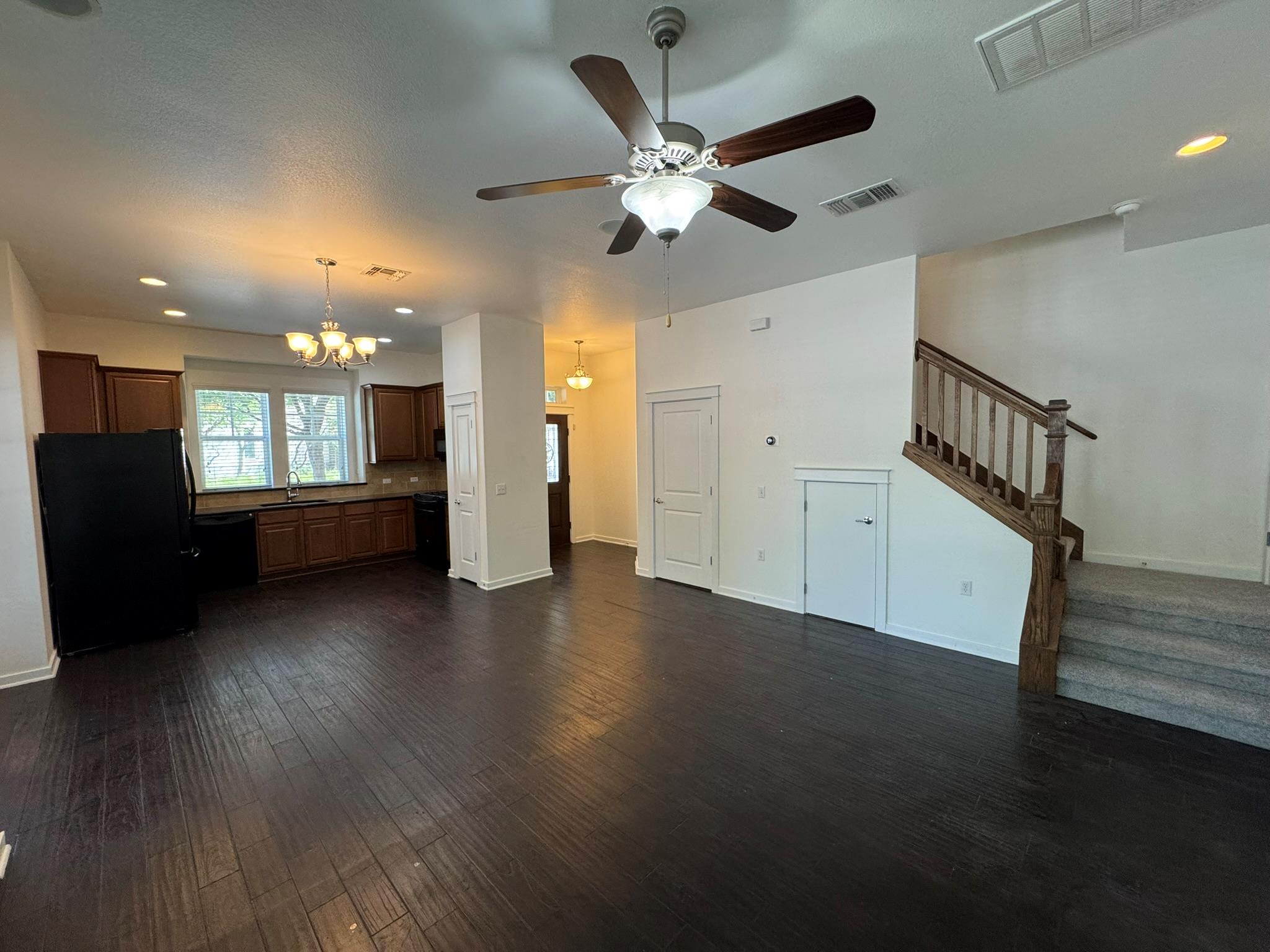 2033 Philomena ST — photo 3