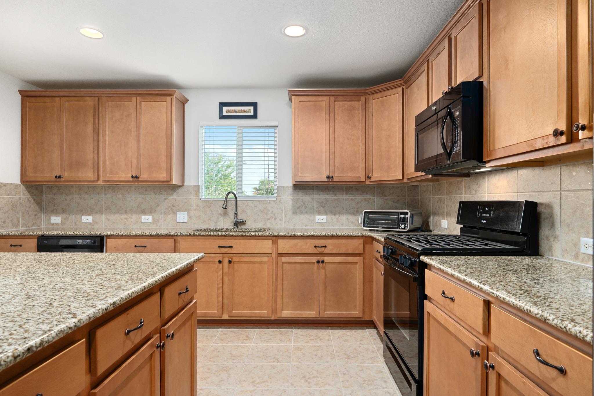 214 Hobby ST — photo 4
