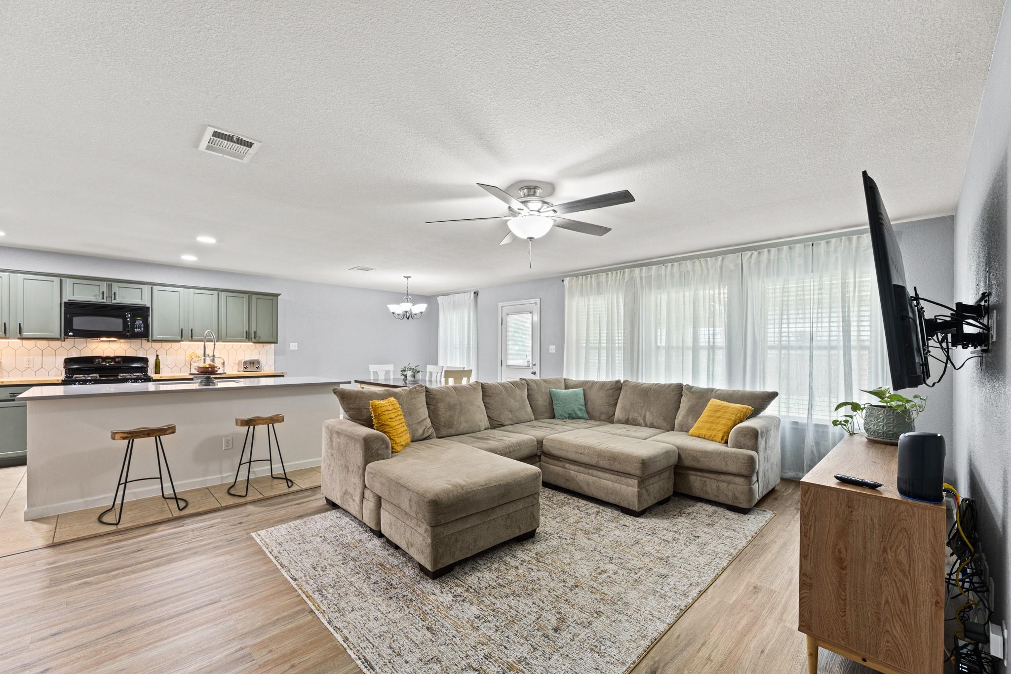 628 Quarter Ave — photo 4
