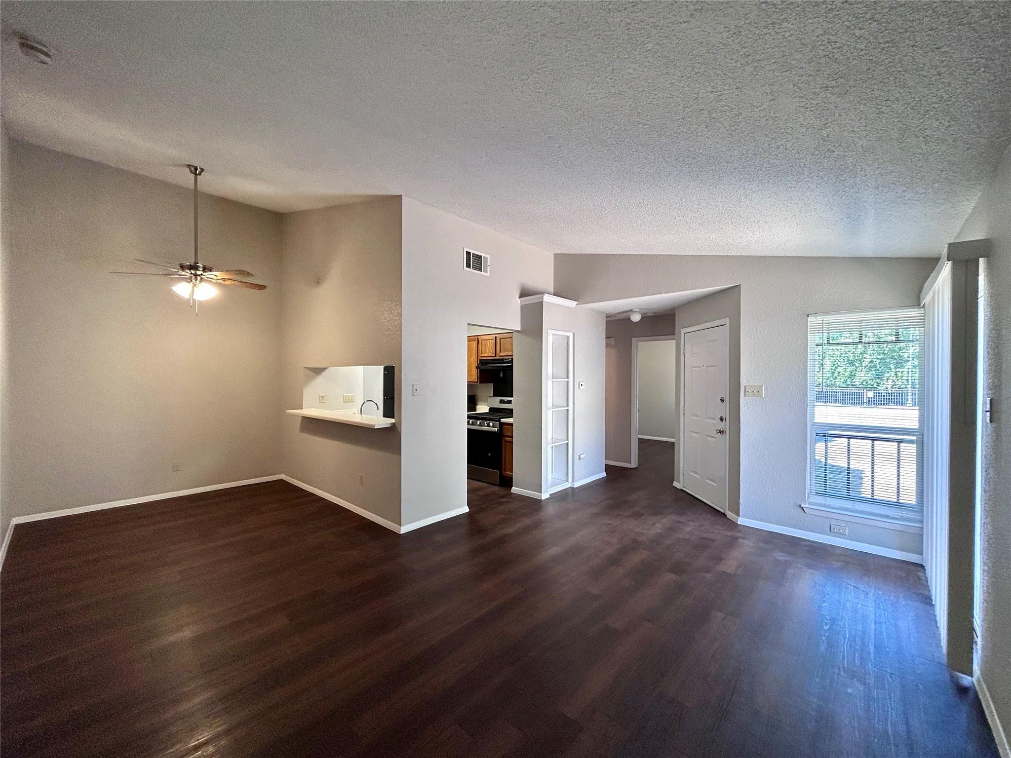 2112 Cedar Bend DR — photo 4