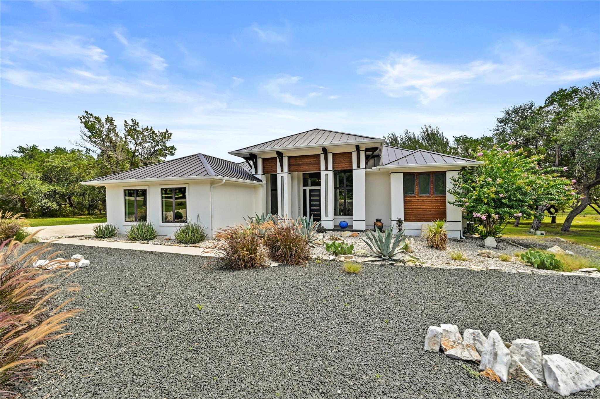 1121 Covered Bridge DR