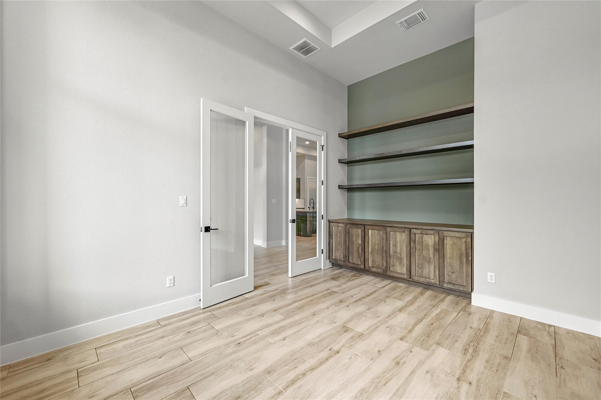 1121 Covered Bridge DR — photo 3