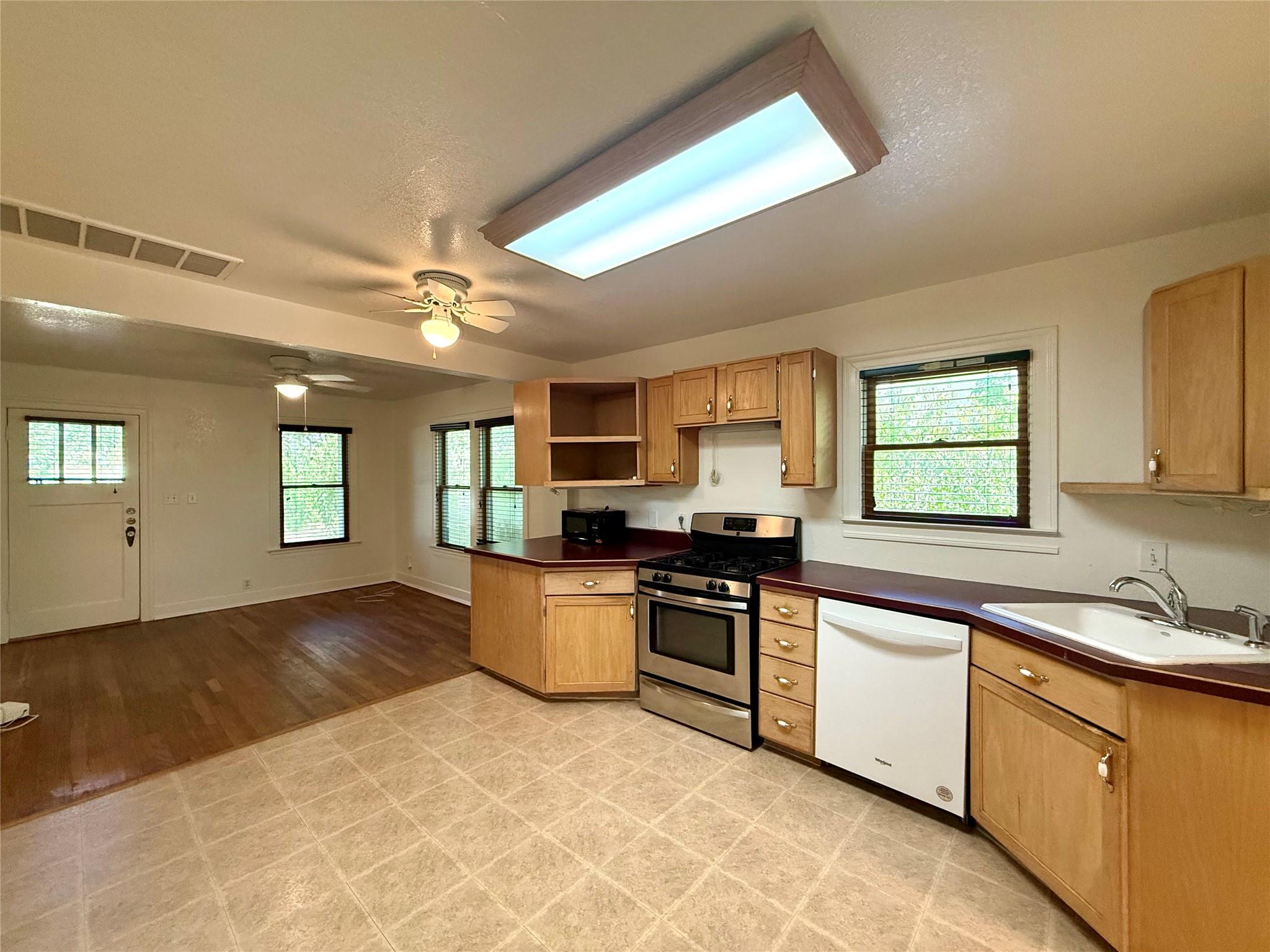 4709 Avenue H — photo 5