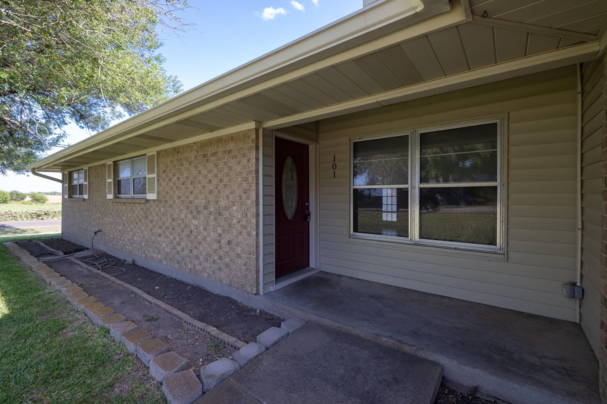 101 Oakwood ST — photo 4