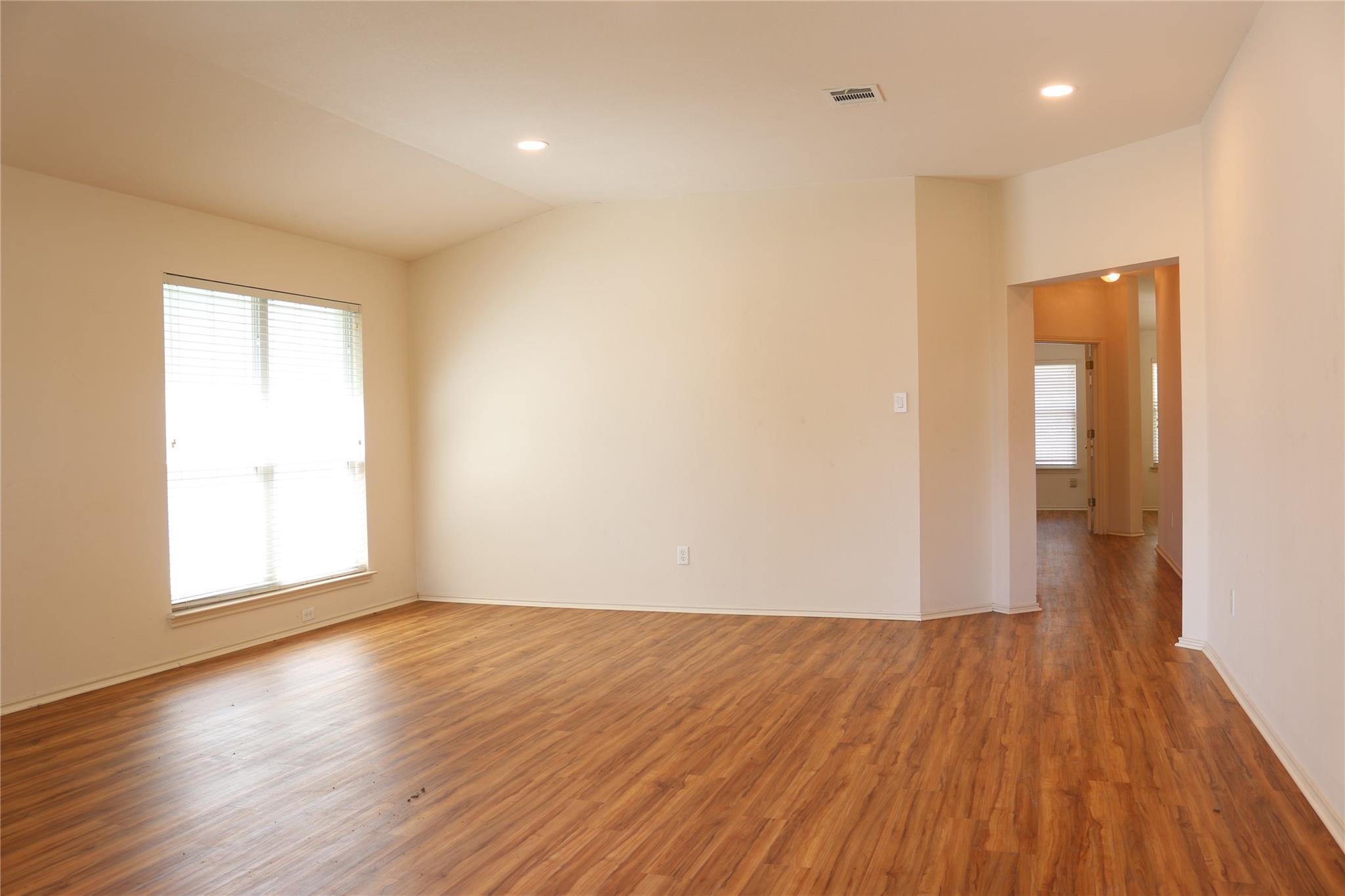 1811 Pflugerville PKWY — photo 4