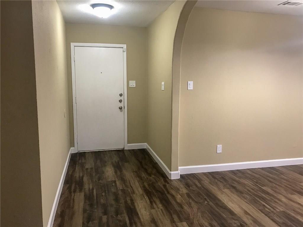 10511 Robinwood CIR — photo 3