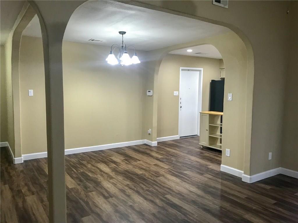 10511 Robinwood CIR — photo 4