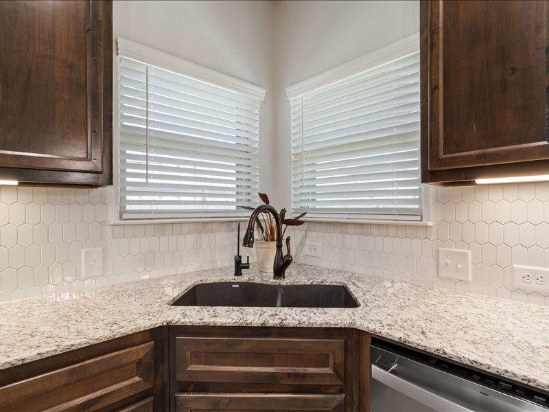 7711 Silicon DR — photo 5