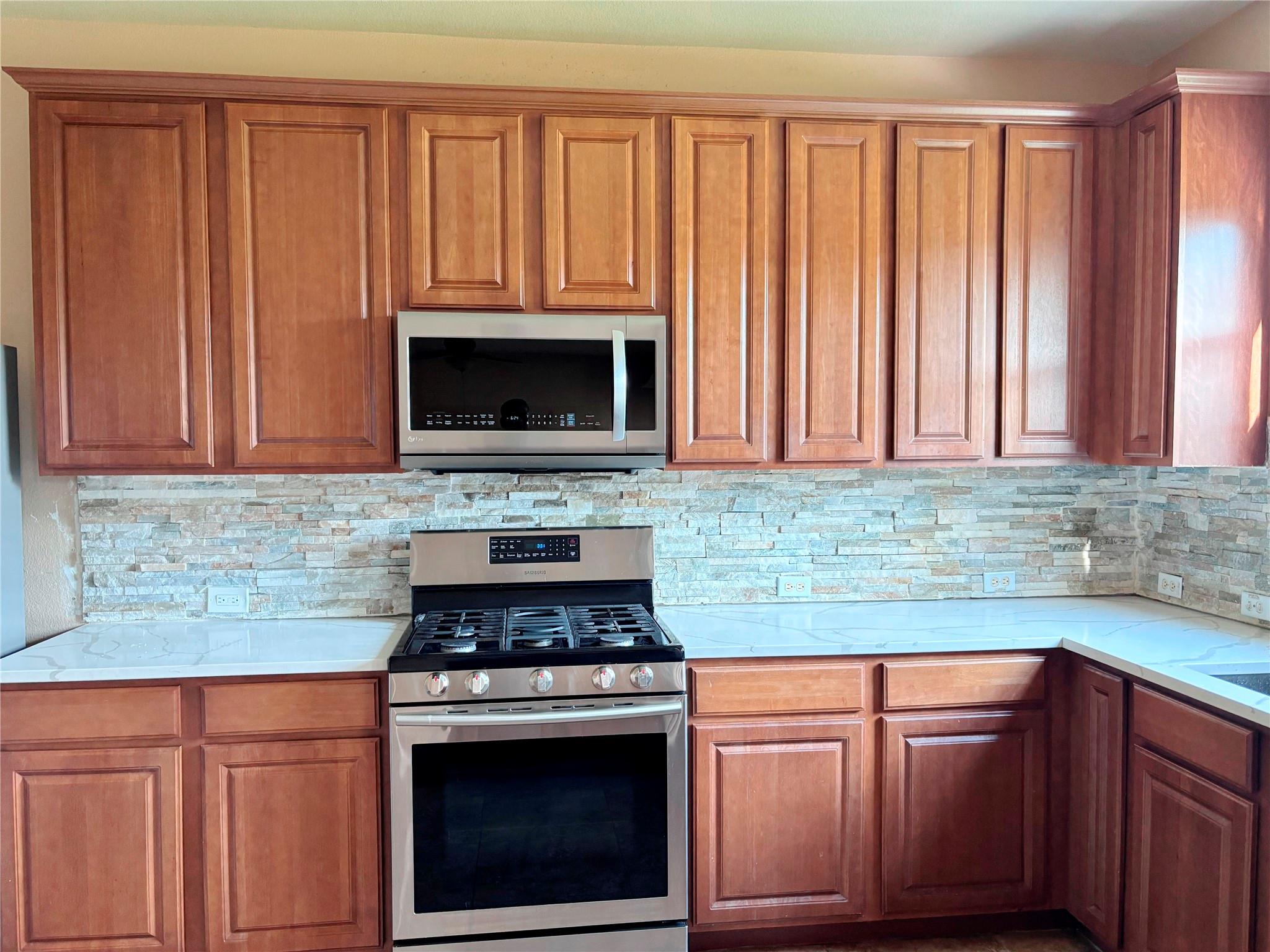 4116 Meadow Bluff WAY — photo 4