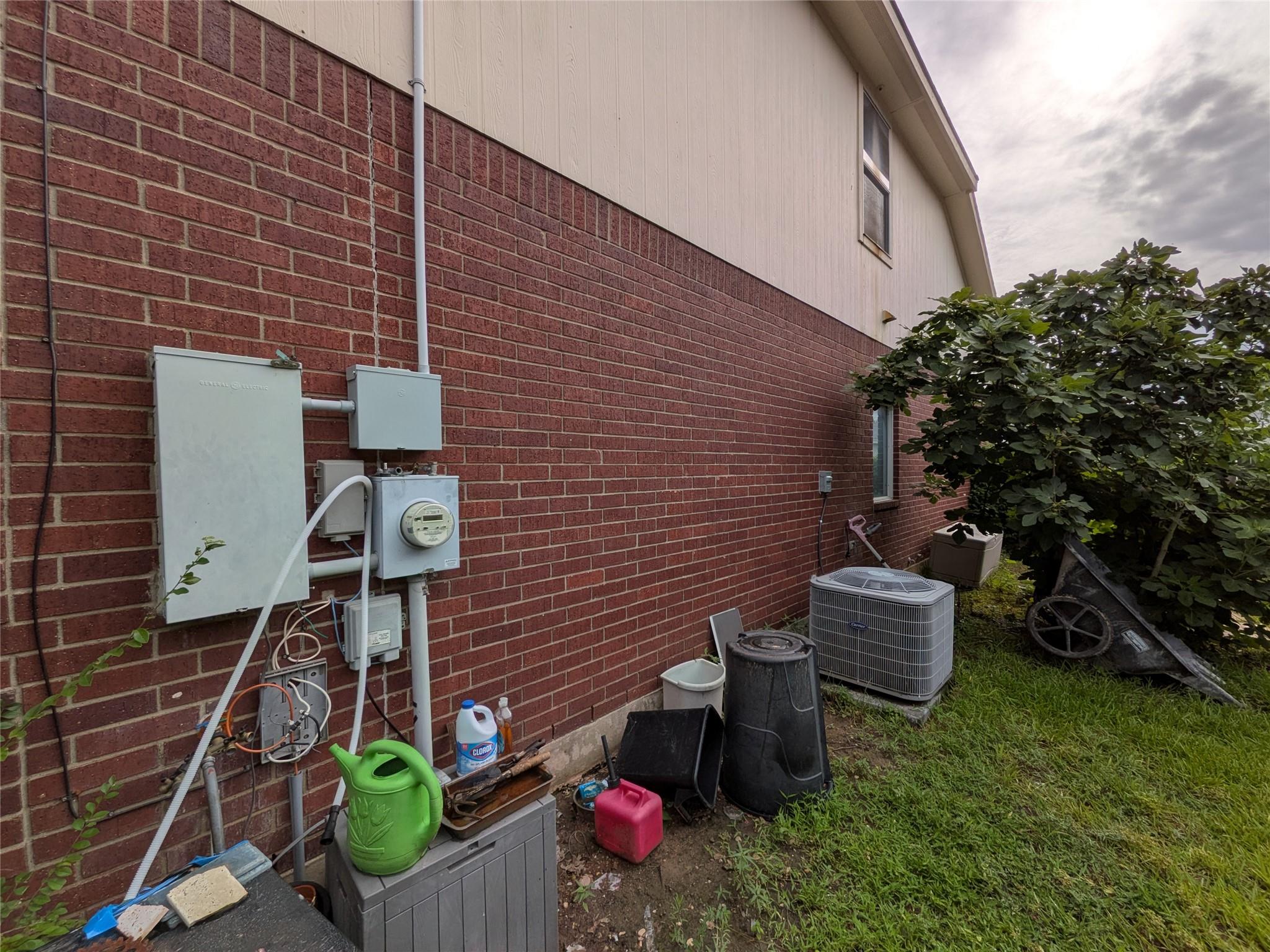 129 Hanstrom DR — photo 3