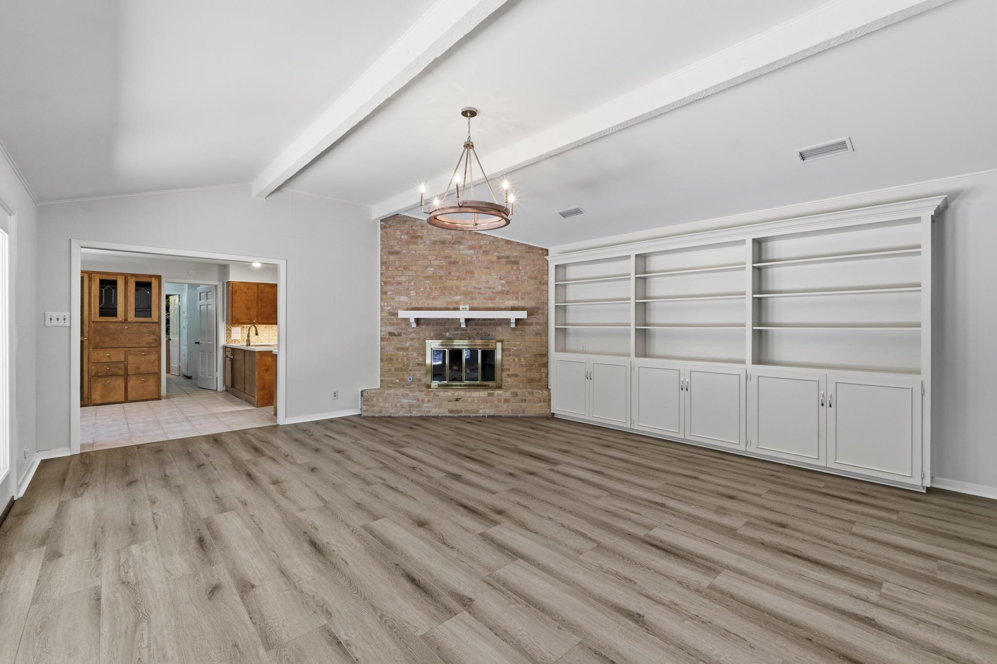 2802 Pecos ST — photo 3