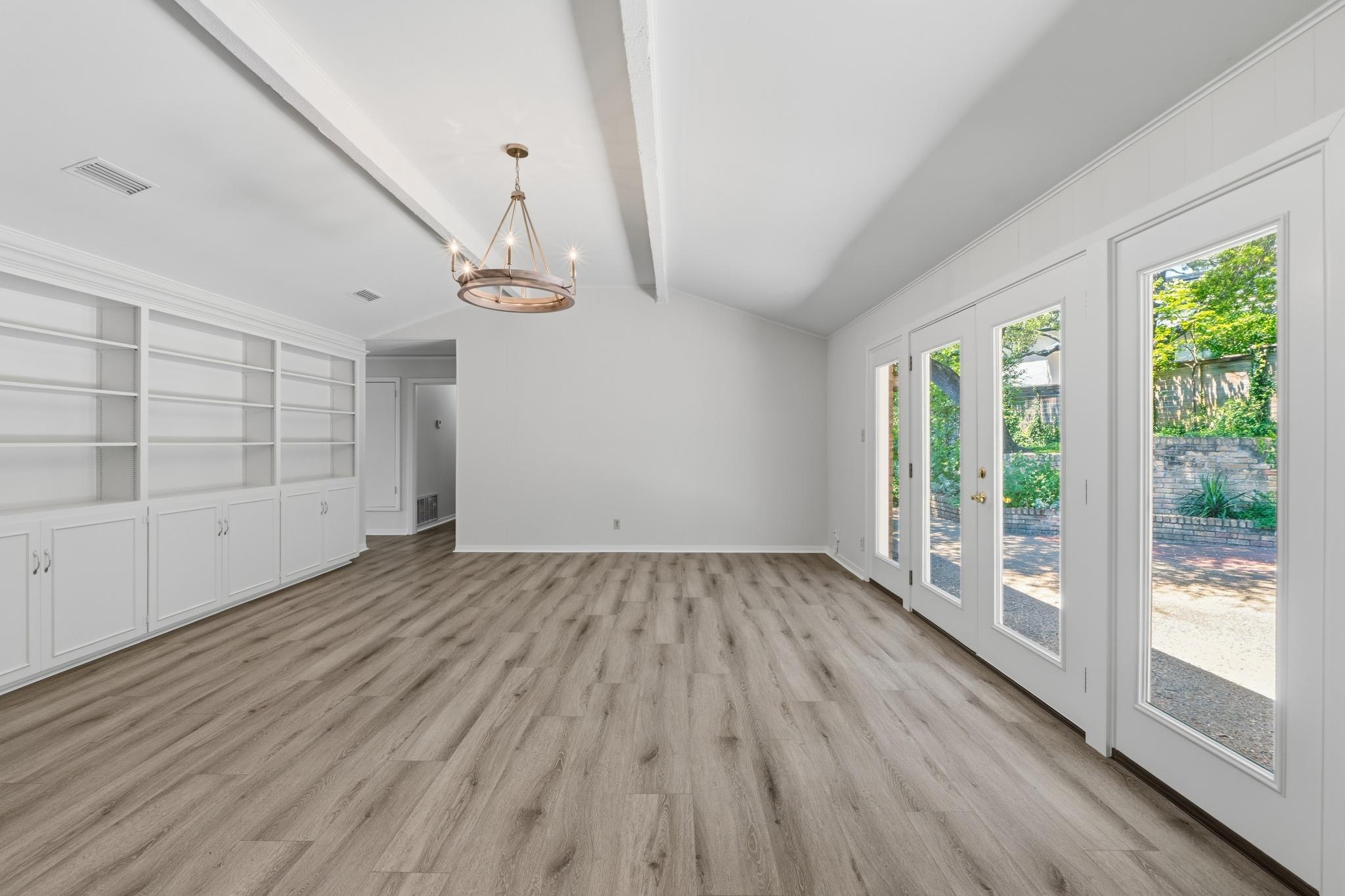 2802 Pecos ST — photo 4