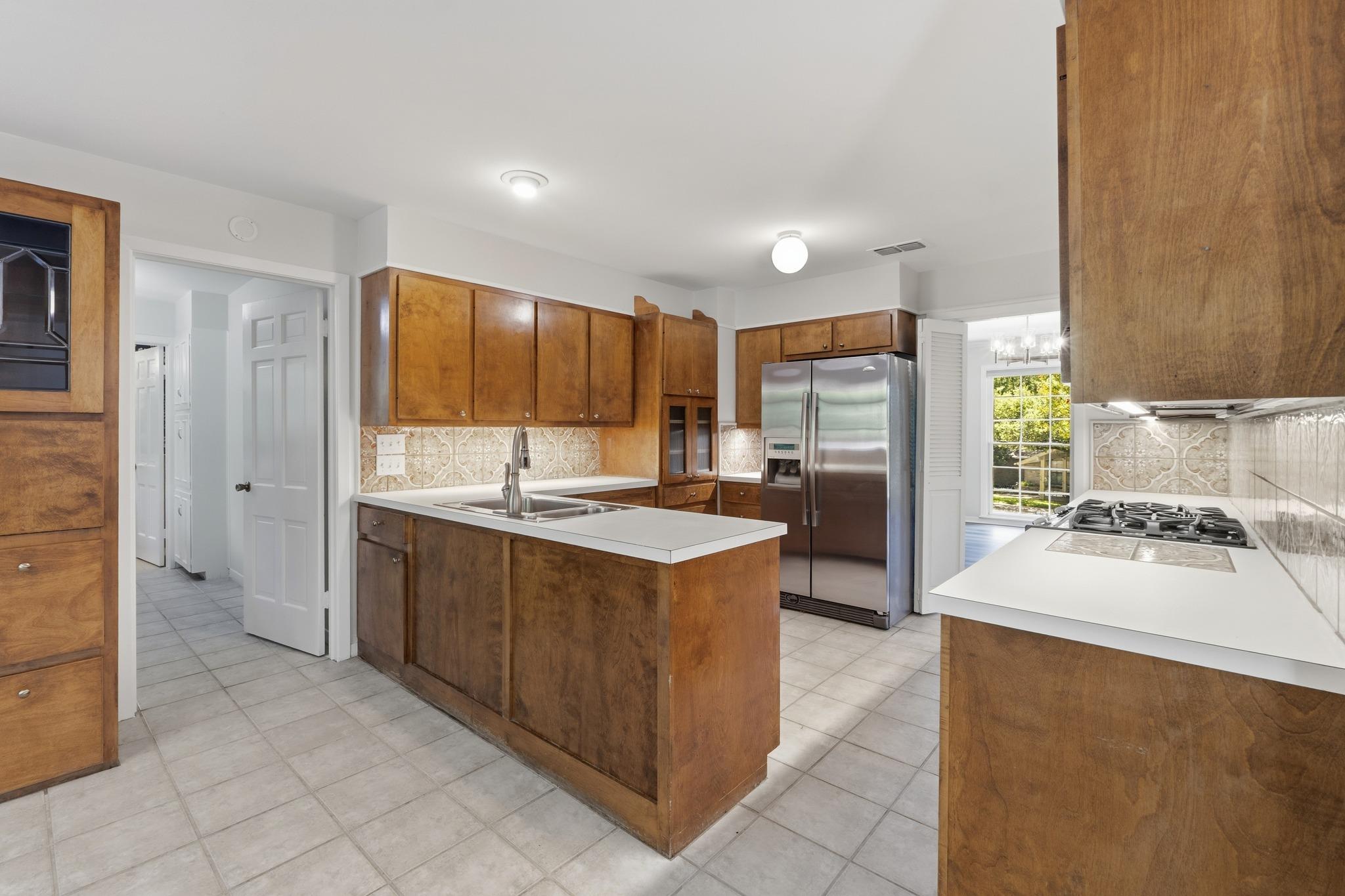 2802 Pecos ST — photo 5