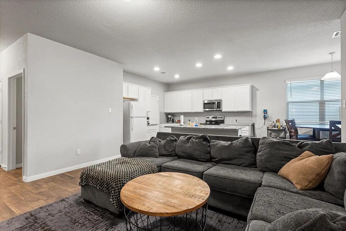 129 Jubilee DR — photo 5