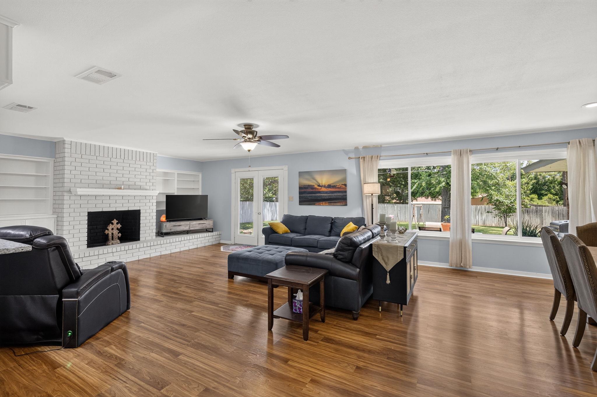 206 Corder LN — photo 3