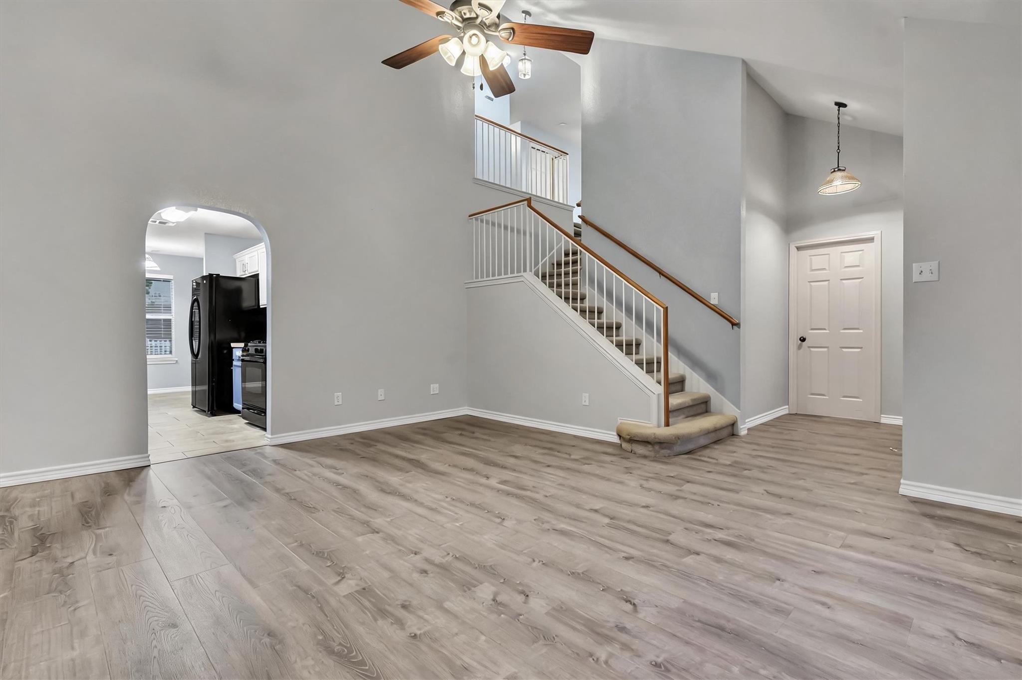 627 Scheel RD — photo 4