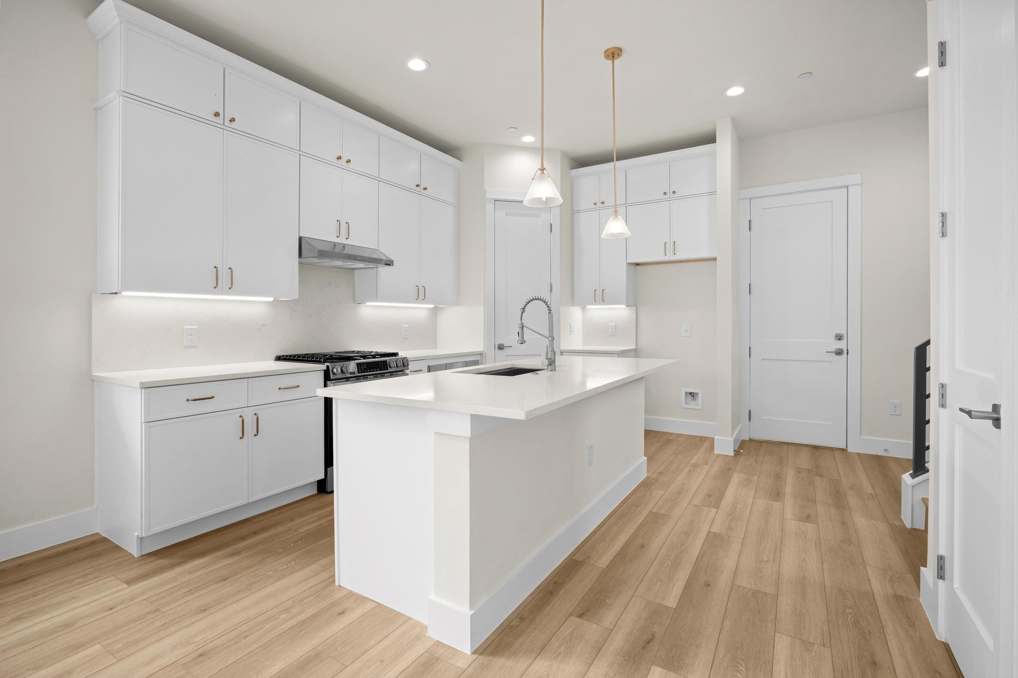 6107 Richardson LN #2 — photo 4