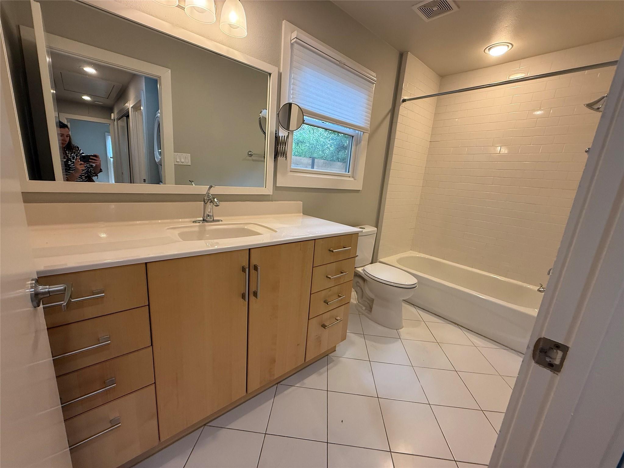 2105 Kinney Ave #B — photo 5
