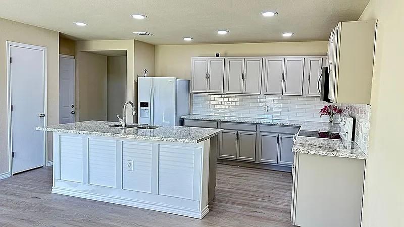 5211 Viewpoint DR — photo 5