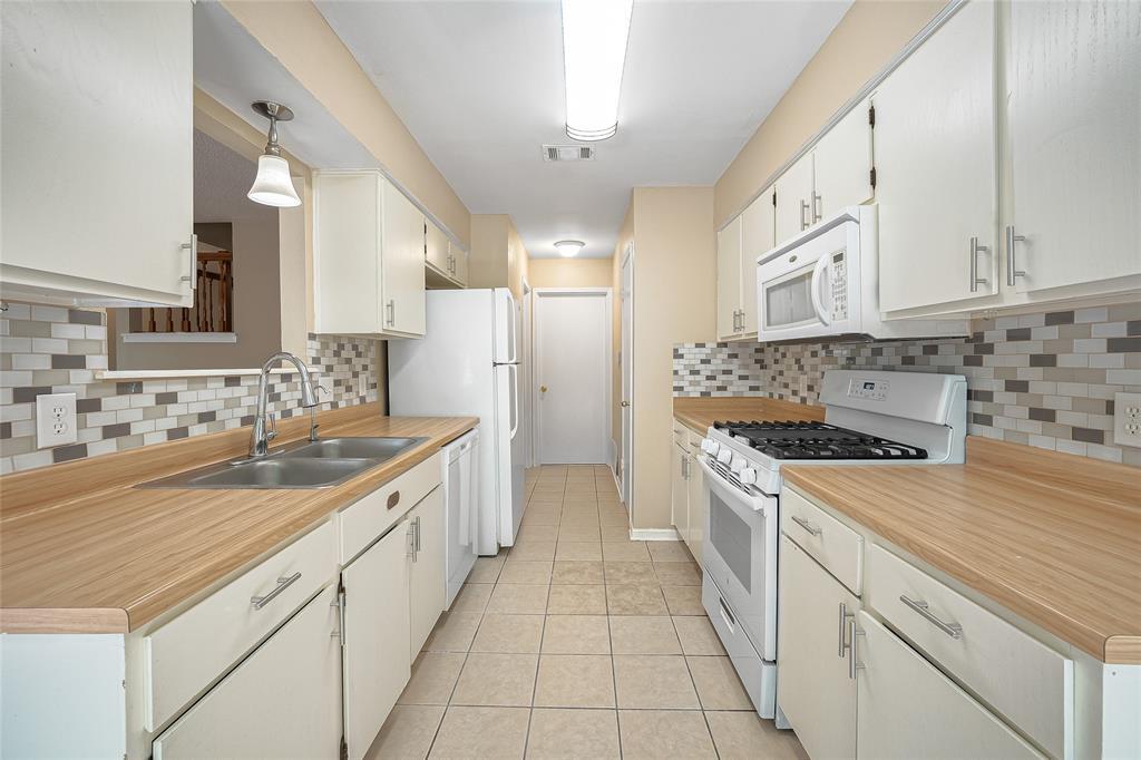 14203 Sussman CT #B — photo 5