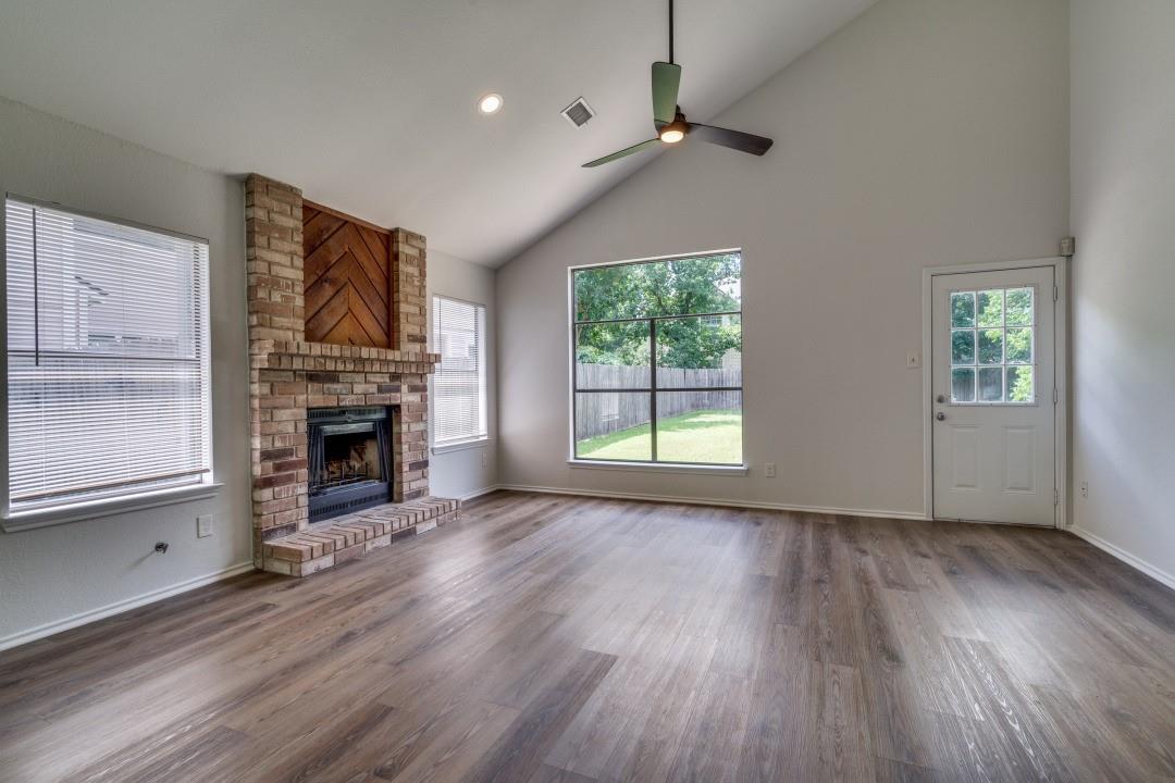 15902 De Peer Ave — photo 3