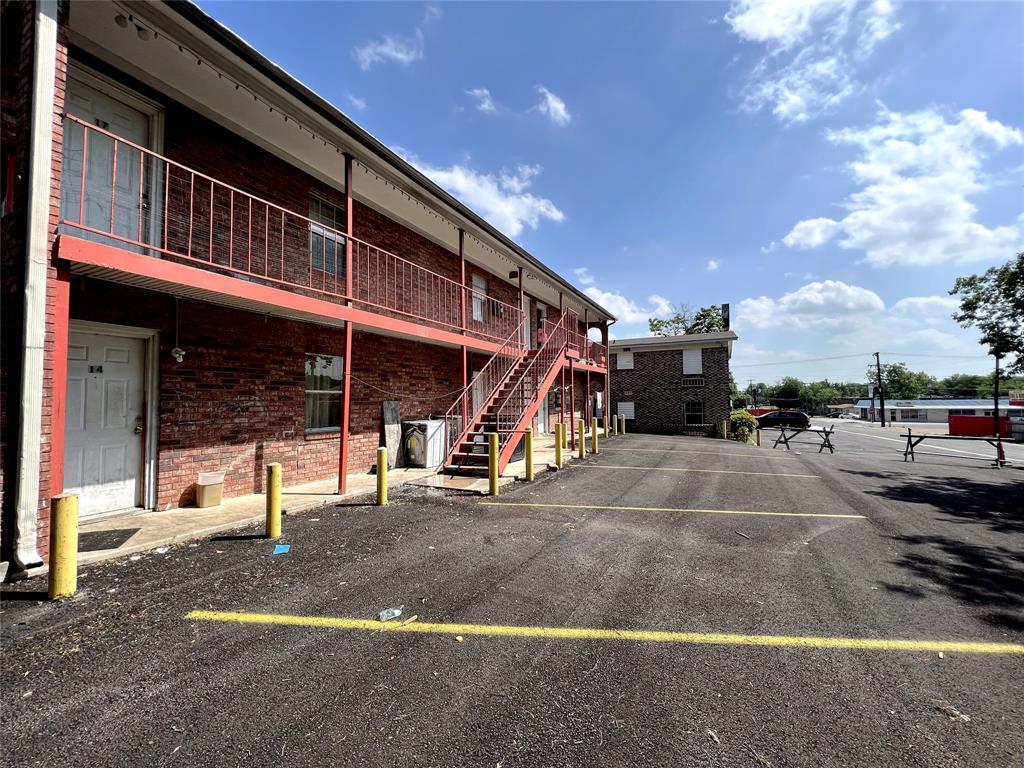 1010 Root Ave — photo 3