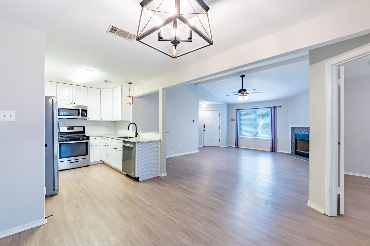 12700 La Salle DR — photo 4