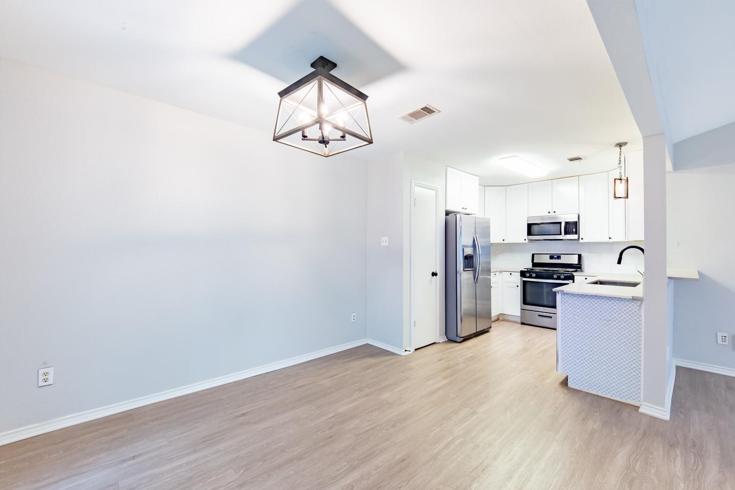 12700 La Salle DR — photo 5