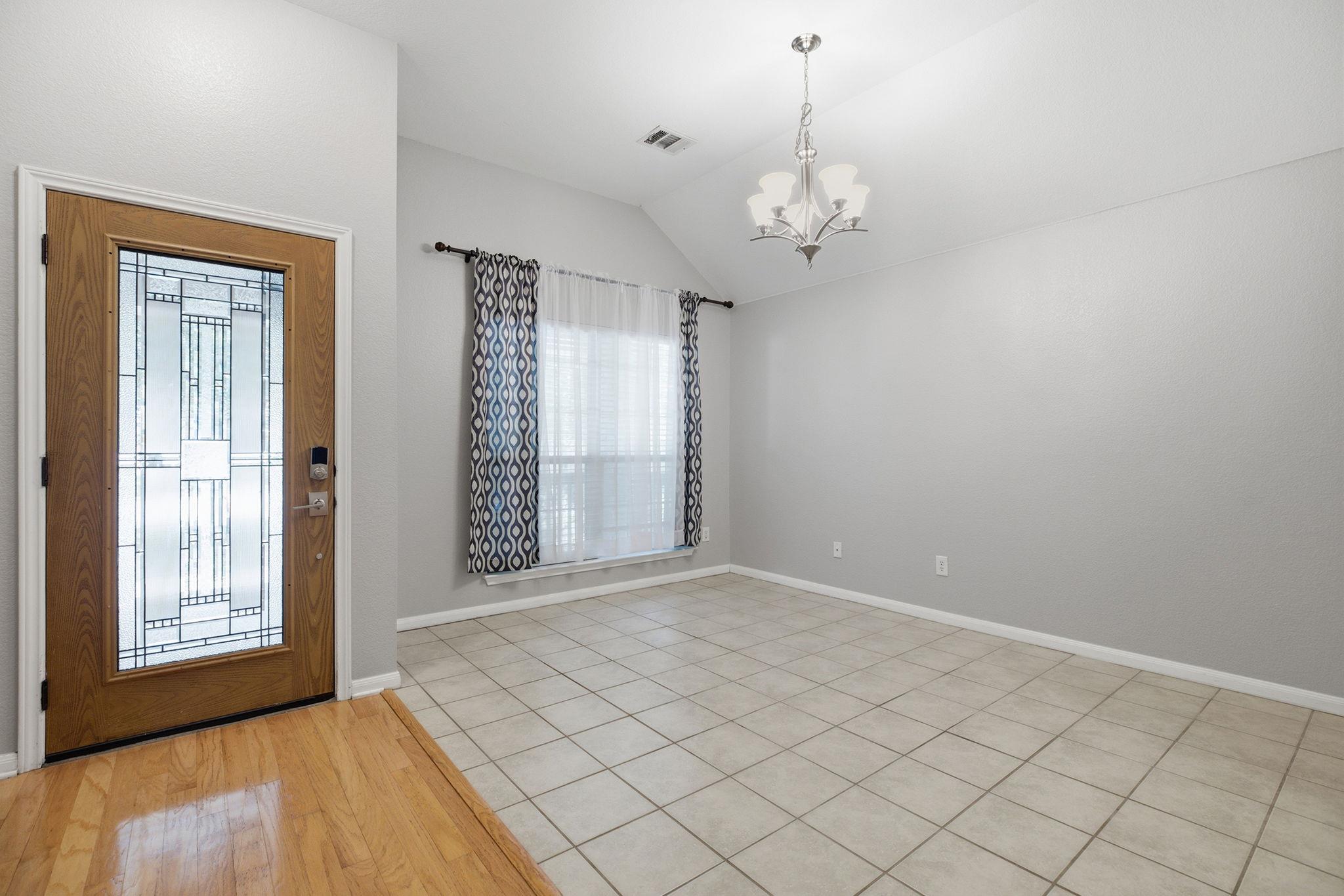 2409 Silver Spur LN — photo 5