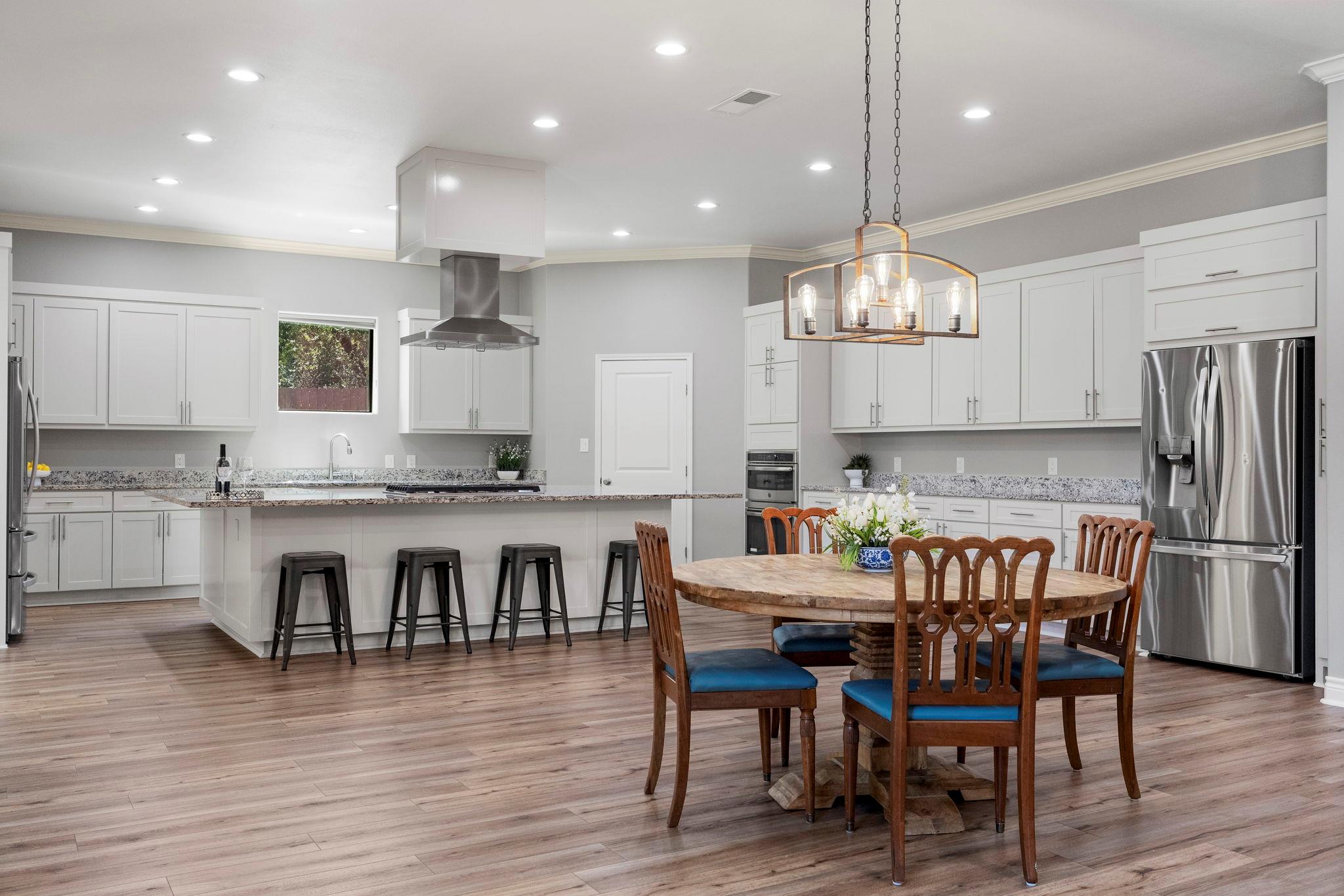 2713 Leslie LN — photo 4