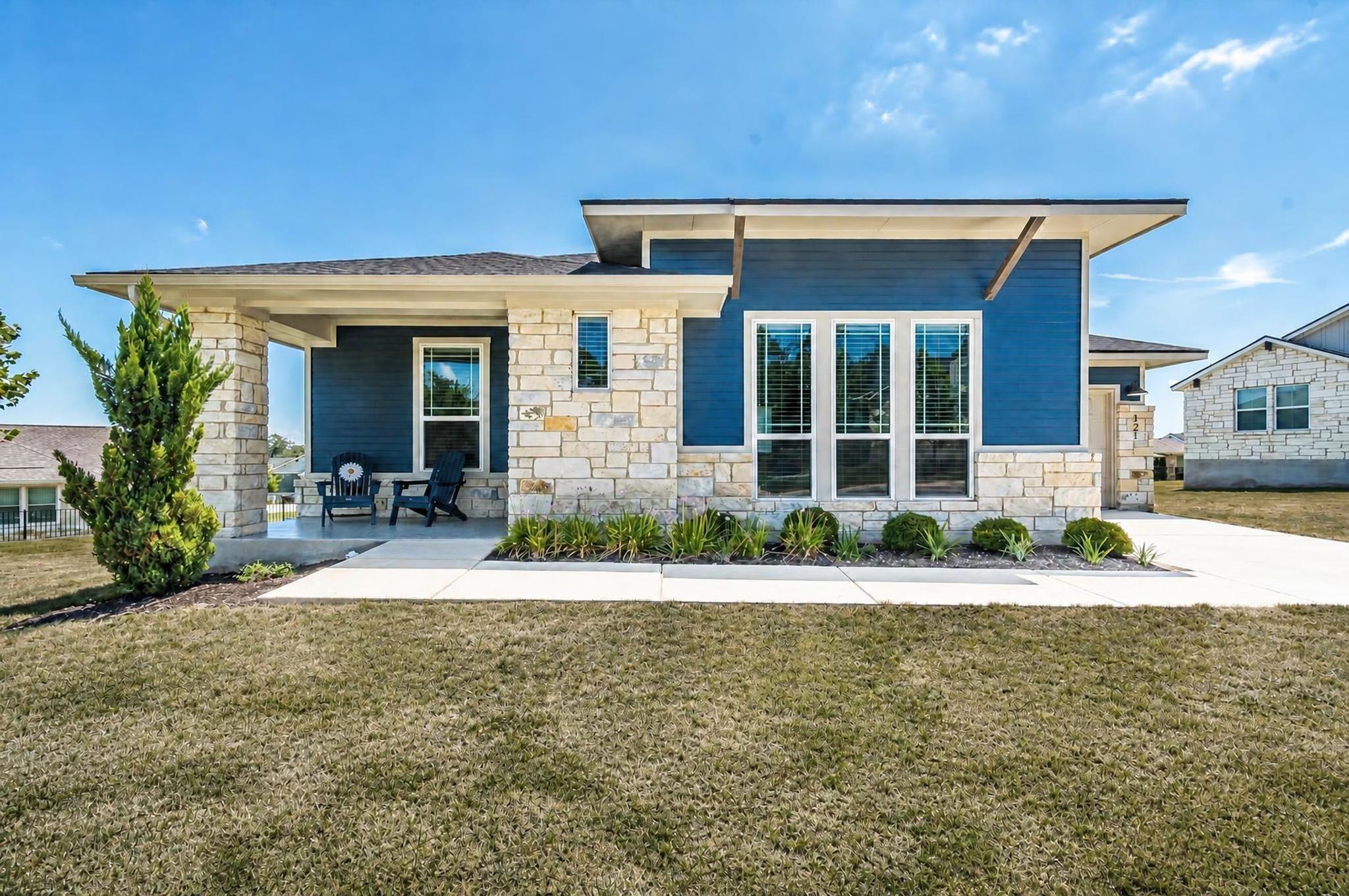 121 Charming Redbud LN