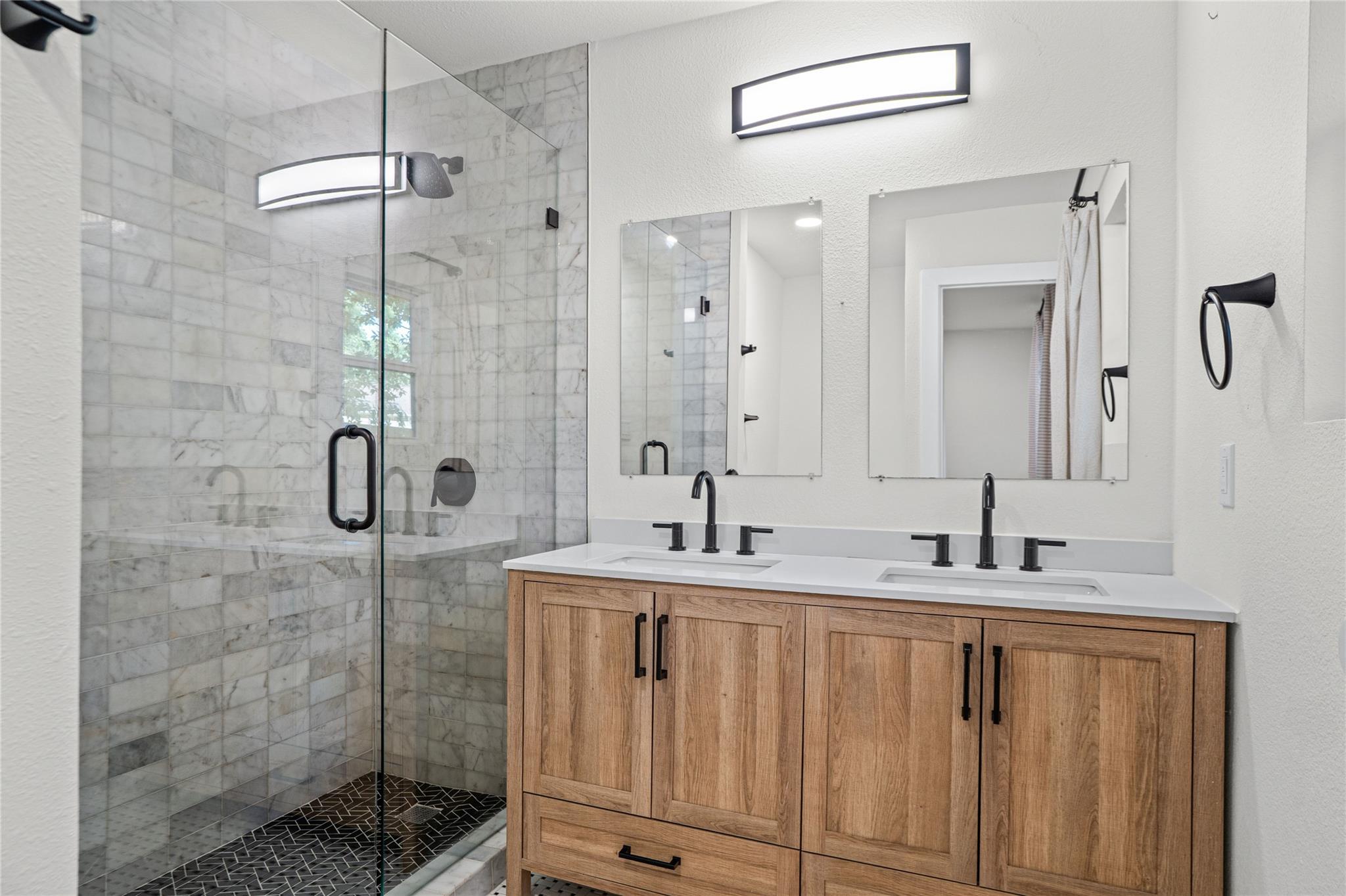 2400 Broken Oak DR — photo 4