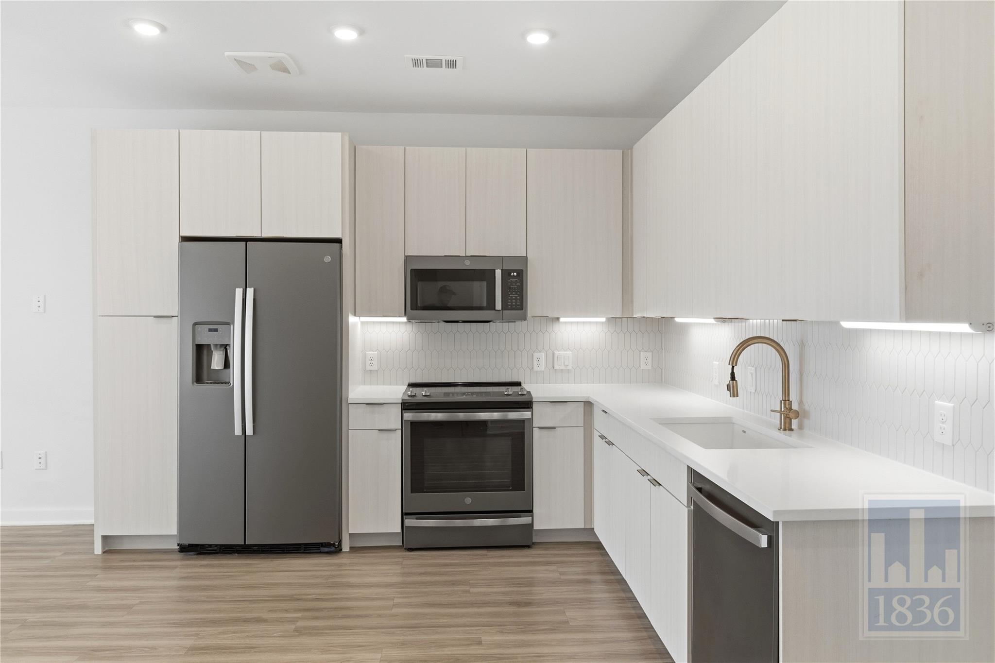 4802 Congress Ave #514 — photo 3