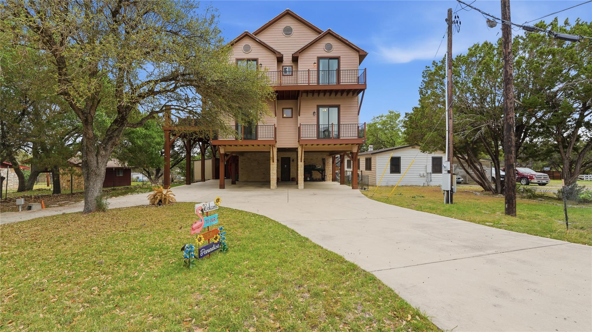 628 Country LN