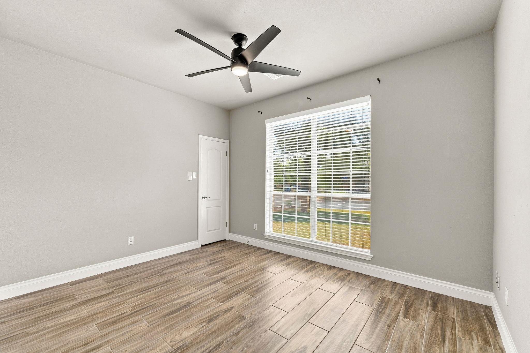 1600 Viki Lynn CT — photo 4