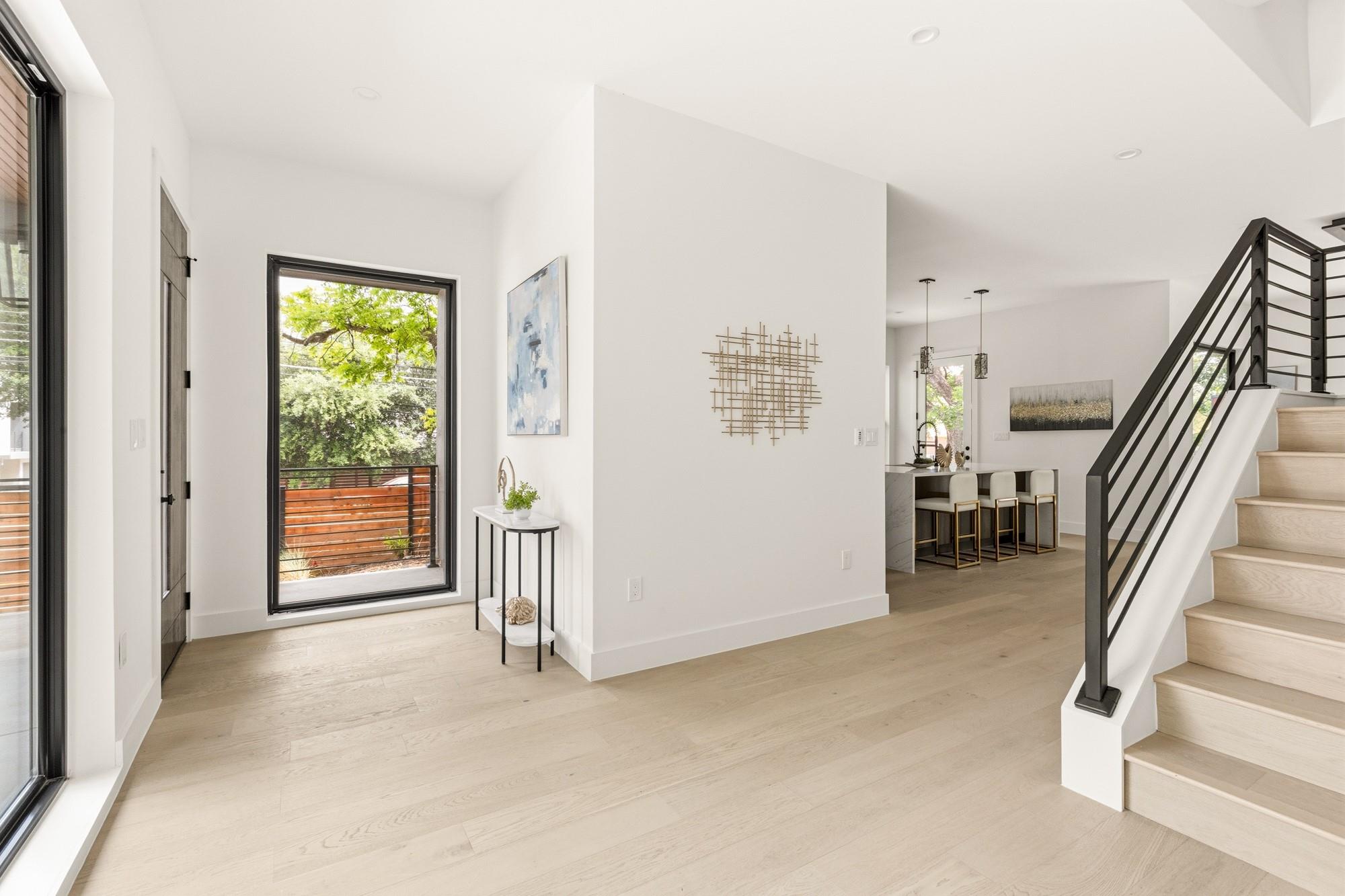 2300 Bluebonnet LN — photo 3
